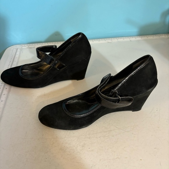 DKNYC Christina women’s black suede wedge heel ballet shoes in size 8 - Picture 3 of 13